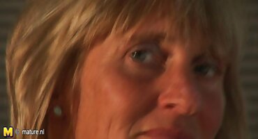 sex tâp thê Tóc đỏ FinishMe hậu môn quái và âm hộ fingering. jav doi vo